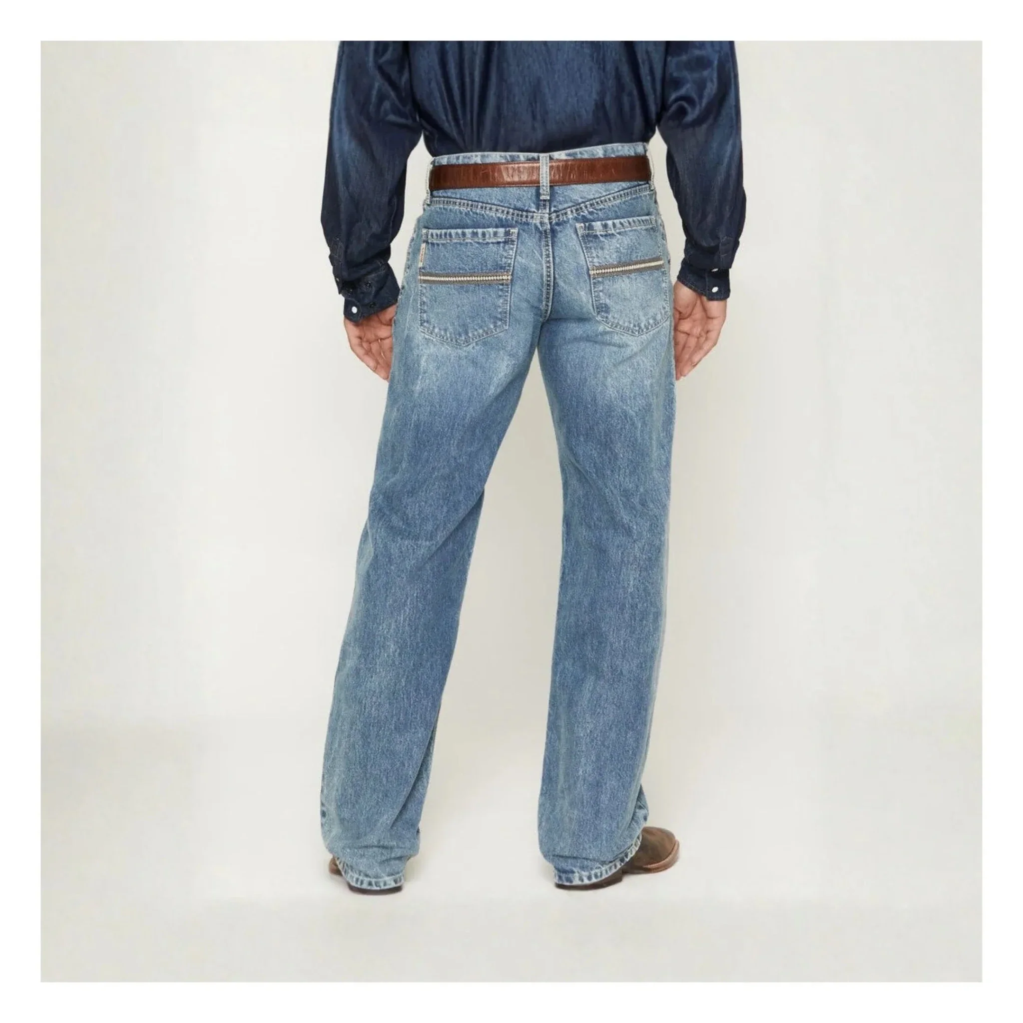 Cinch Men's Grant Light Acid Wash Relaxed Bootcut Jean - Image 3
