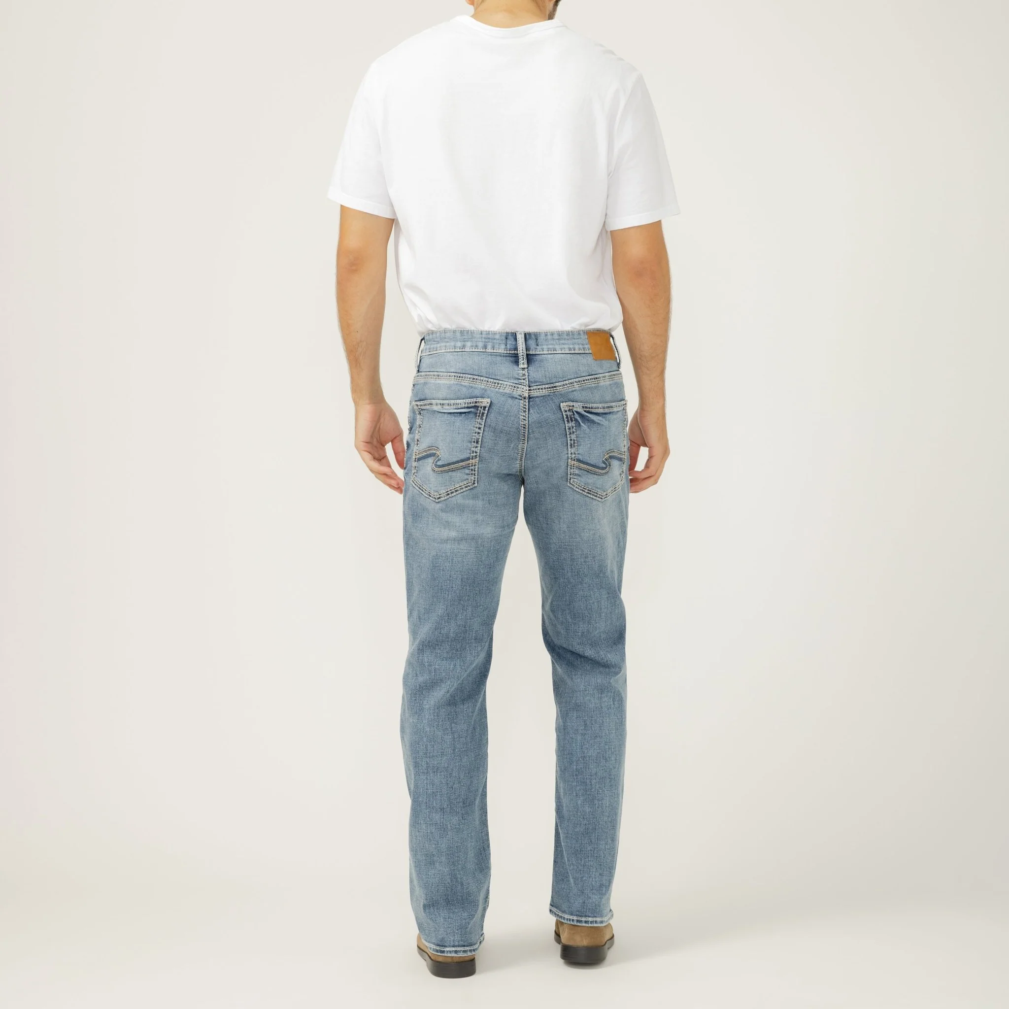 Silver Jeans Co Men's Gordie Loose Fit Straight Leg Jeans - Image 3